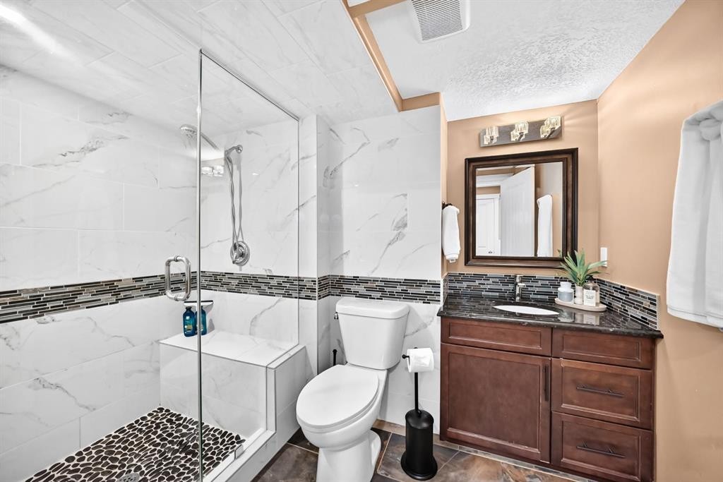 188 Magenta Crescent, Chestermere, AB - Indoor Photo Showing Bathroom