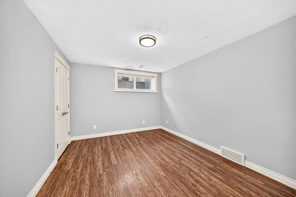 188 Magenta Crescent, Chestermere, AB - Indoor Photo Showing Other Room