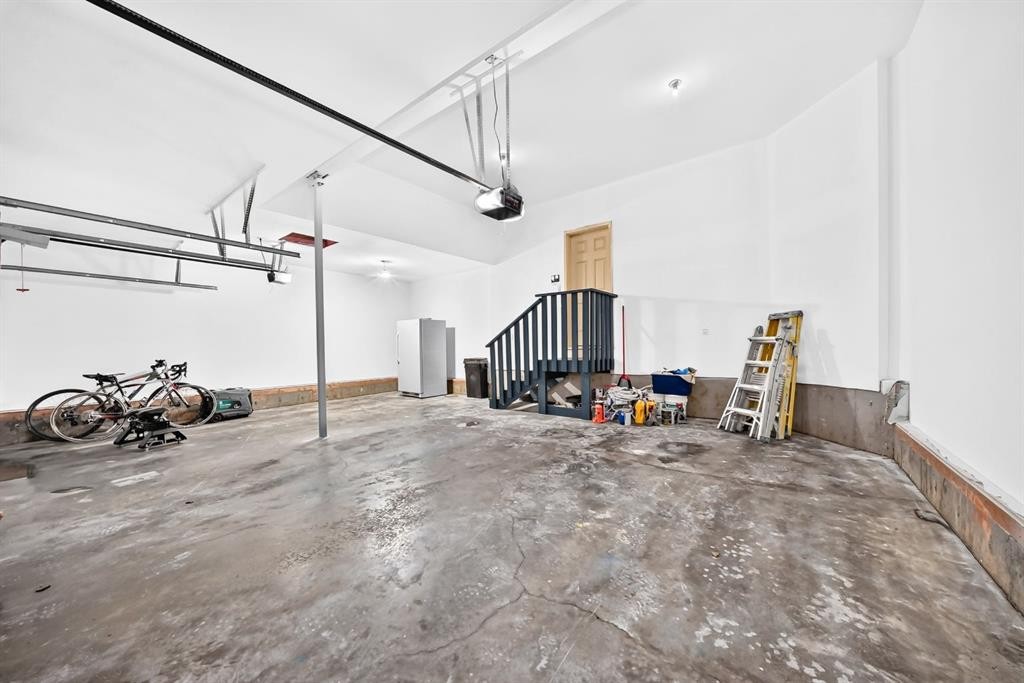 188 Magenta Crescent, Chestermere, AB - Indoor Photo Showing Garage