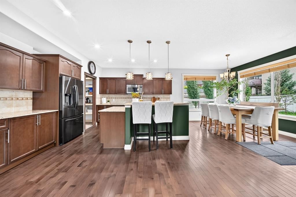 188 Magenta Crescent, Chestermere, AB - Indoor Photo Showing Kitchen