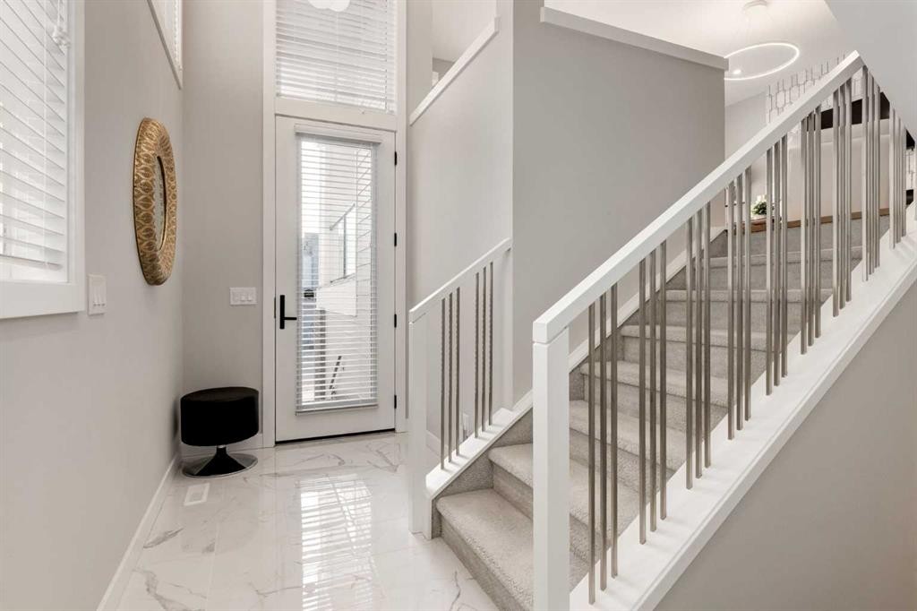 40 Timberline Way Sw, Calgary, AB - Indoor Photo Showing Other Room