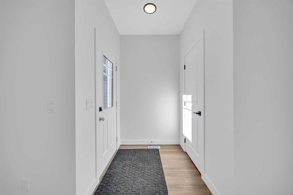 14 Versant Path Sw, Calgary, AB