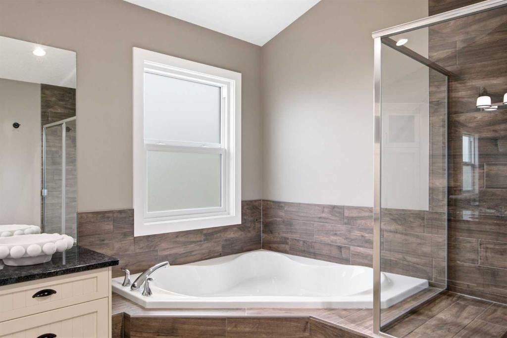 300 Aspenmere Way, Chestermere, AB - Indoor Photo Showing Bathroom