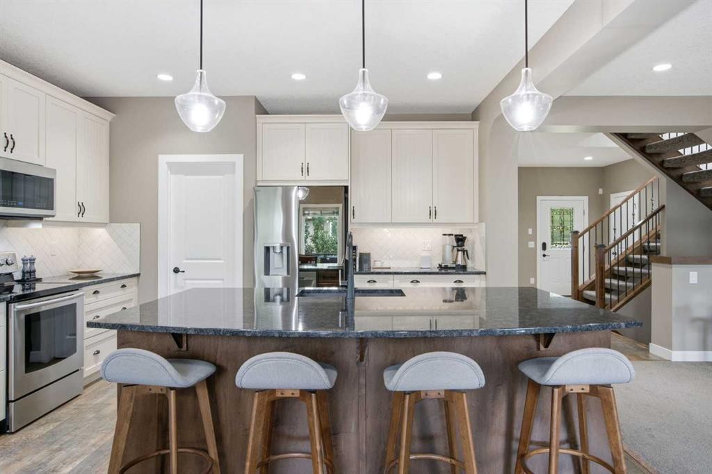 300 Aspenmere Way, Chestermere, AB - Indoor Photo Showing Kitchen With Stainless Steel Kitchen With Upgraded Kitchen