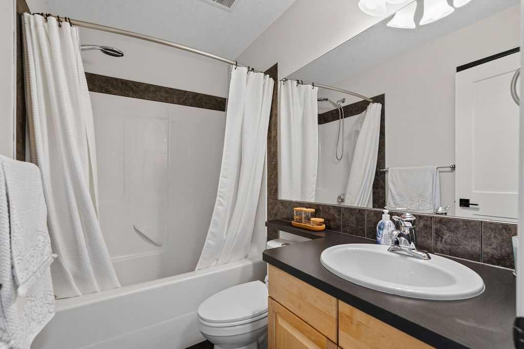 214 Cranleigh View Se, Calgary, AB