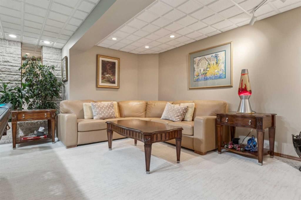 9948 Patton Road Sw, Calgary, AB