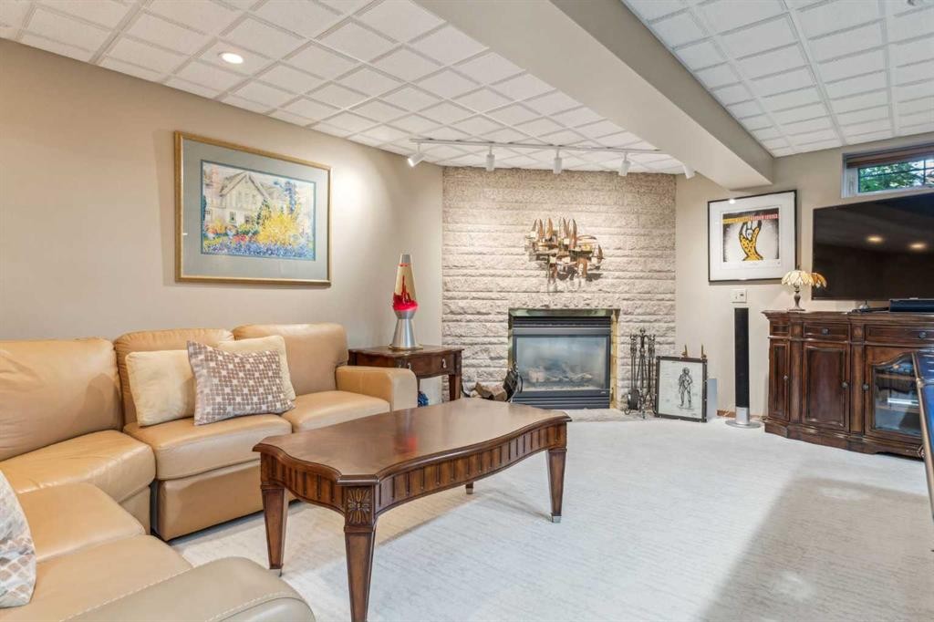 9948 Patton Road Sw, Calgary, AB