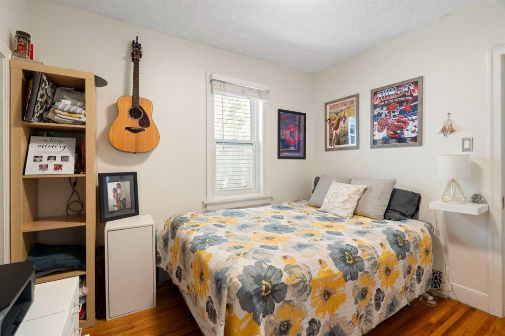 2115 14 Street Sw, Calgary, AB - Indoor Photo Showing Bedroom