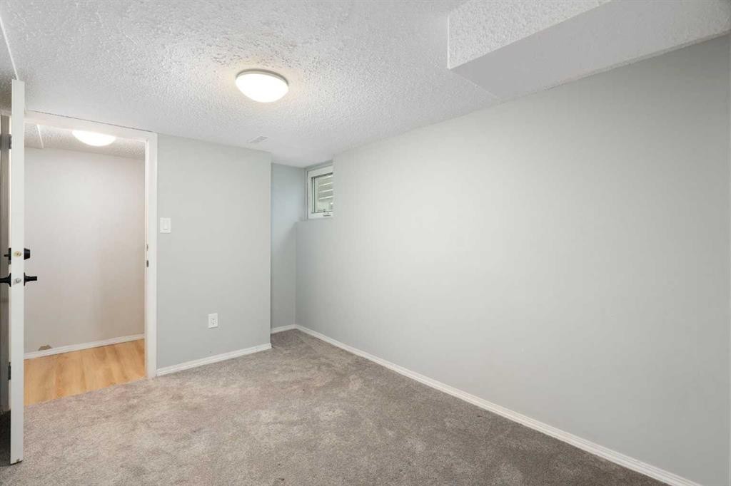 2115 14 Street Sw, Calgary, AB - Indoor Photo Showing Other Room