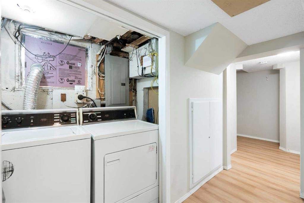 2115 14 Street Sw, Calgary, AB - Indoor Photo Showing Laundry Room