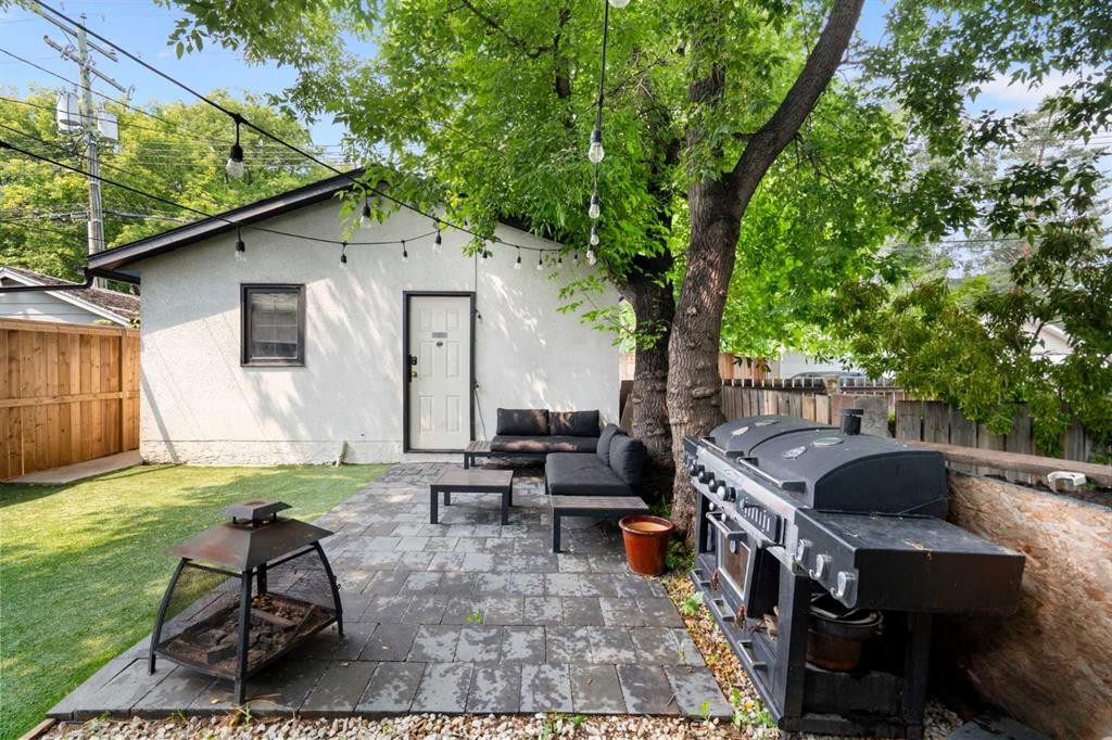 2115 14 Street Sw, Calgary, AB - Outdoor