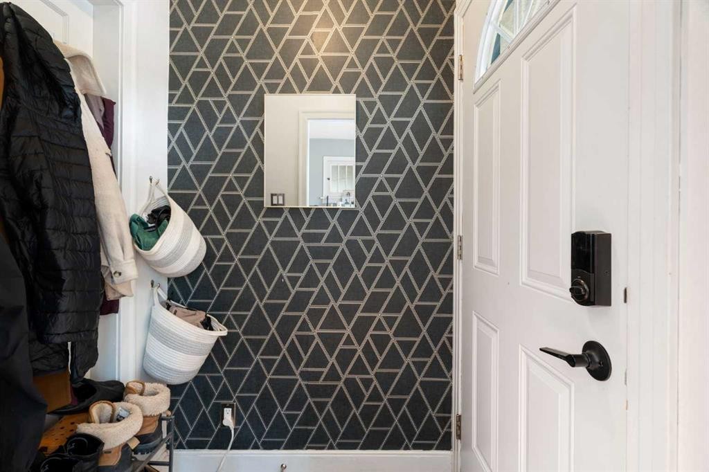 2115 14 Street Sw, Calgary, AB - Indoor