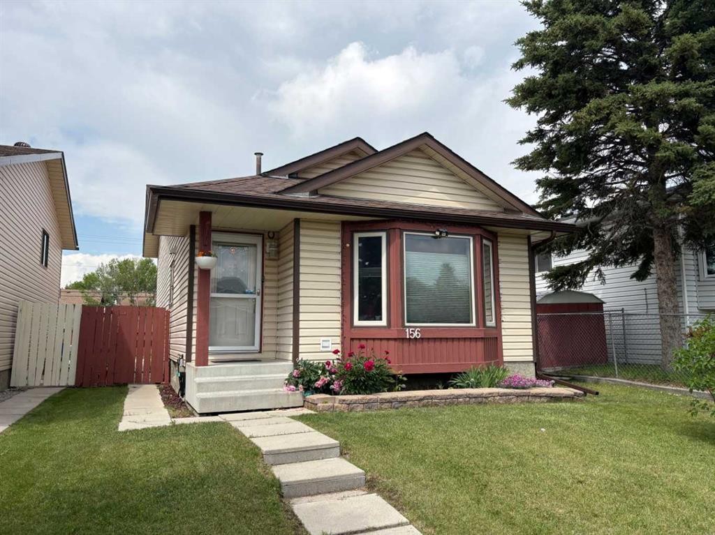 156 Falshire Close Ne, Calgary, AB - Outdoor