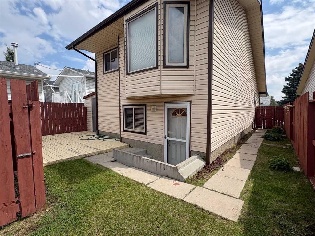 156 Falshire Close Ne, Calgary, AB - Outdoor