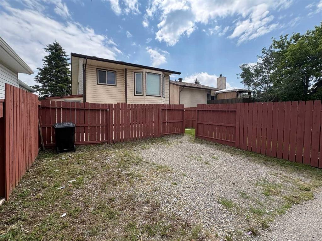 156 Falshire Close Ne, Calgary, AB - Outdoor