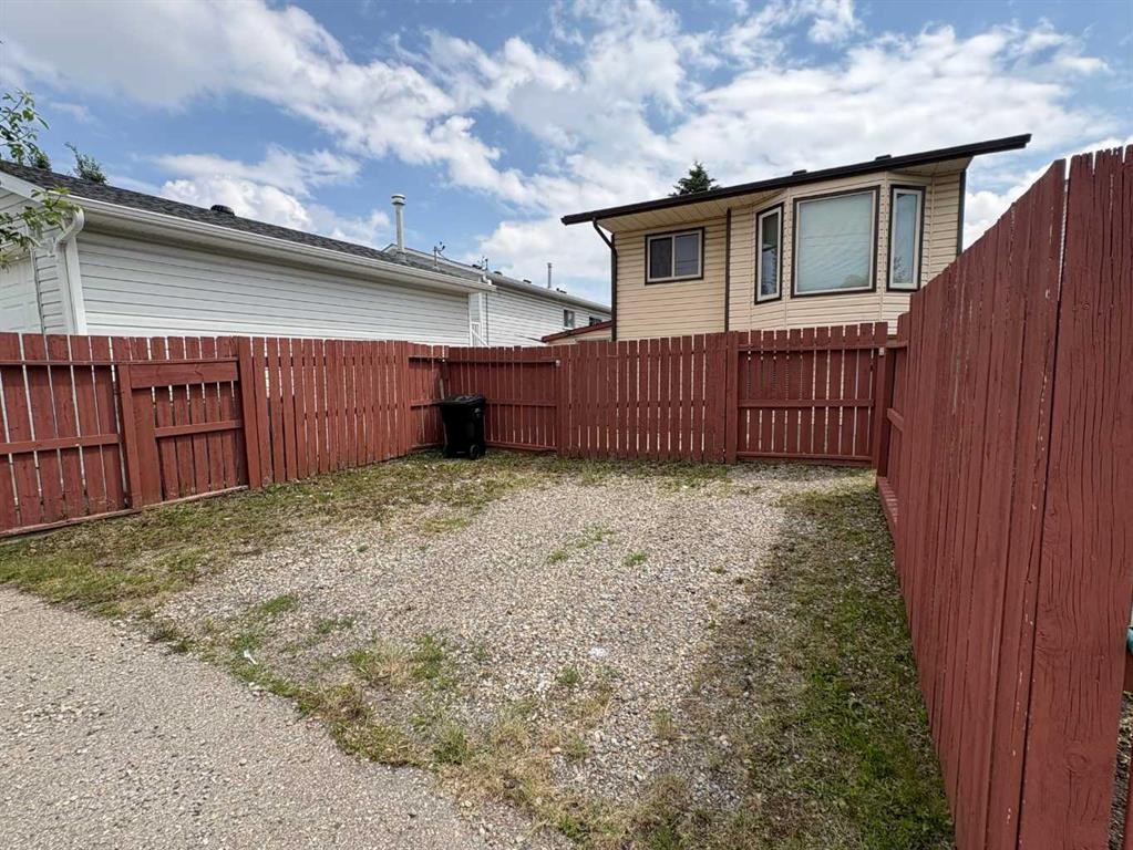 156 Falshire Close Ne, Calgary, AB - Outdoor