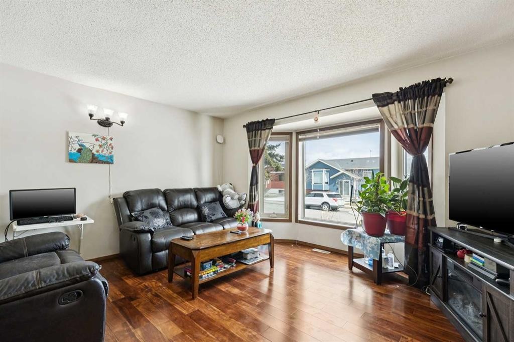 156 Falshire Close Ne, Calgary, AB - Indoor Photo Showing Living Room