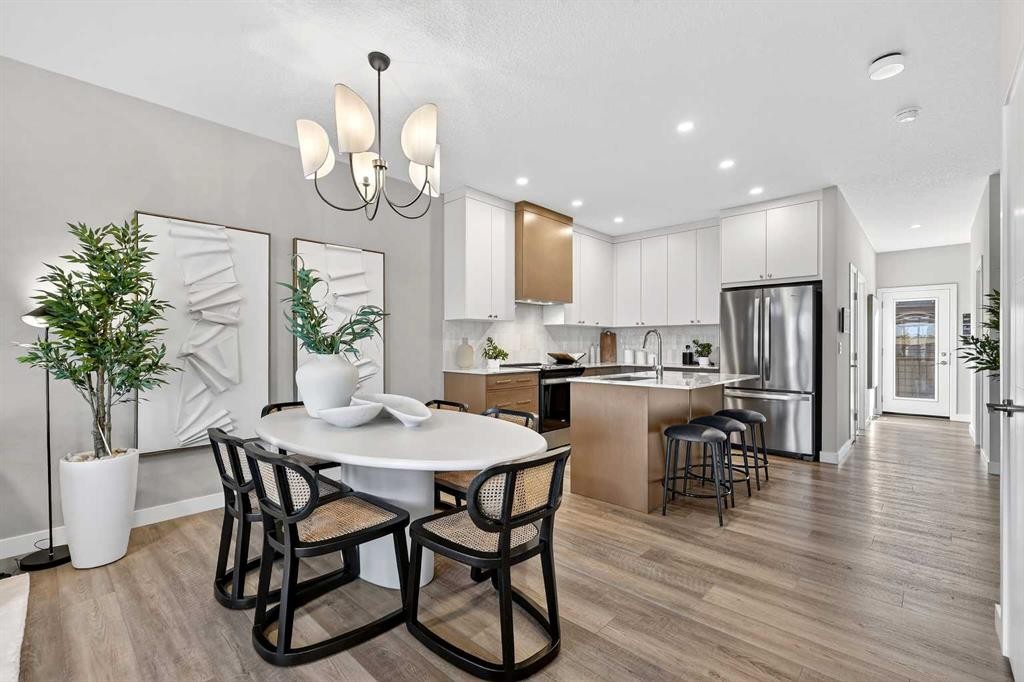 7079 Rangeview Avenue Se, Calgary, AB