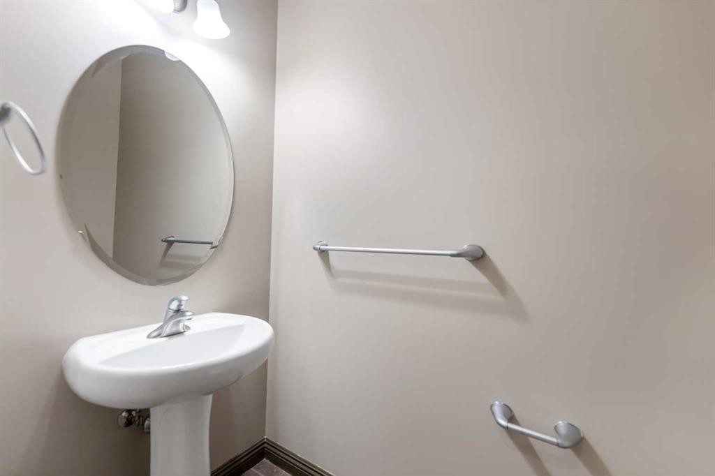 49 Panamount Rise Nw, Calgary, AB - Indoor Photo Showing Bathroom