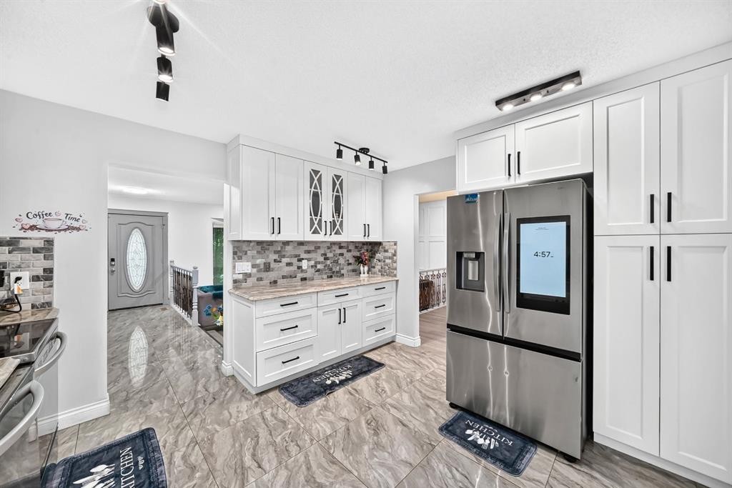 95 Templeson Way Ne, Calgary, AB - Indoor Photo Showing Kitchen
