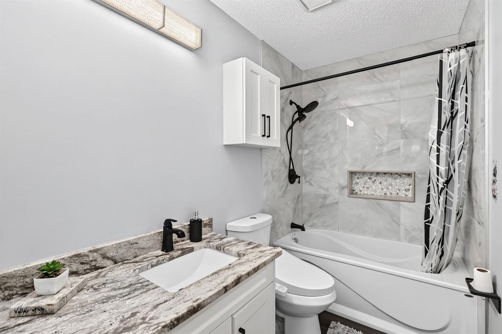 95 Templeson Way Ne, Calgary, AB - Indoor Photo Showing Bathroom