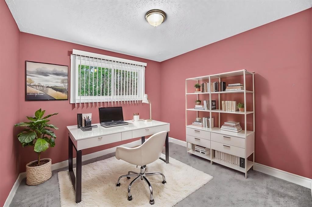 95 Templeson Way Ne, Calgary, AB - Indoor Photo Showing Office