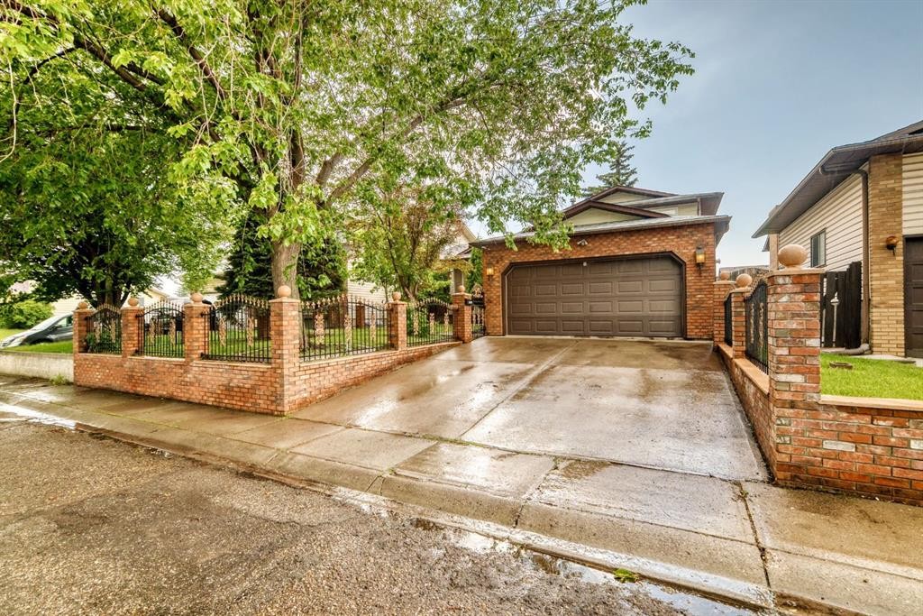 95 Templeson Way Ne, Calgary, AB - Outdoor