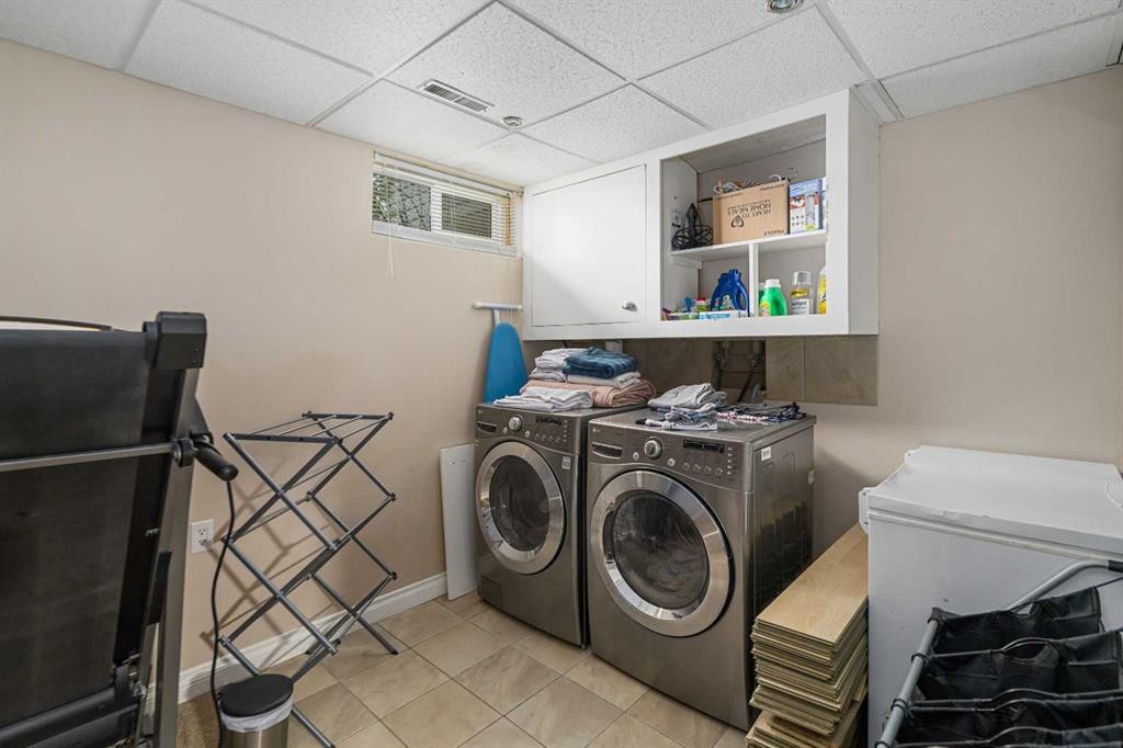 3-195 Manora Place Ne, Calgary, AB - Indoor Photo Showing Laundry Room