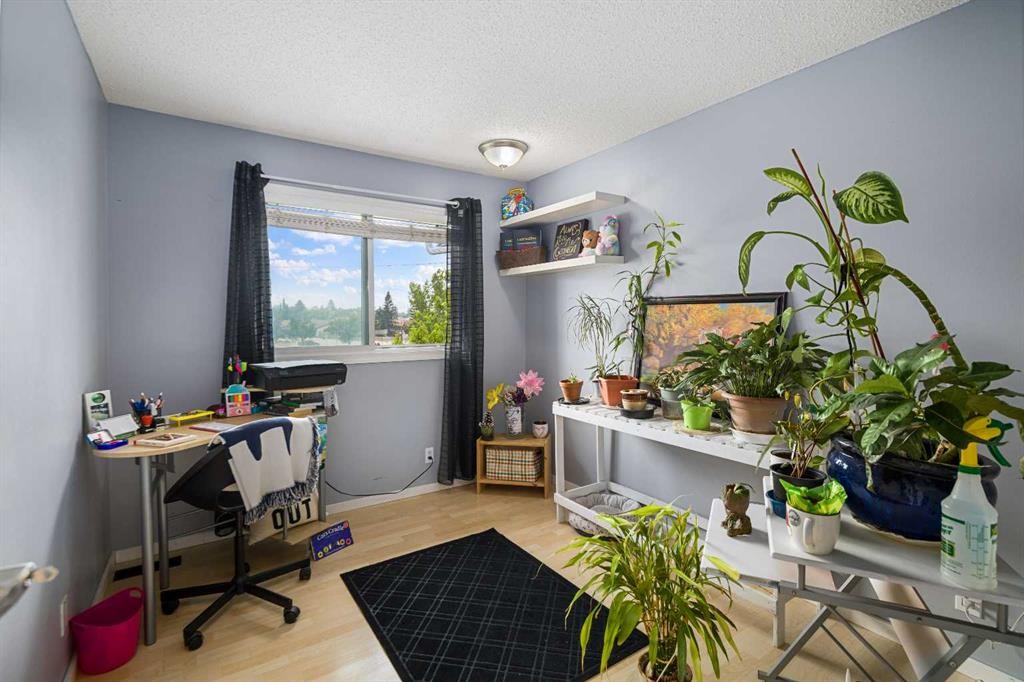 3-195 Manora Place Ne, Calgary, AB - Indoor Photo Showing Office