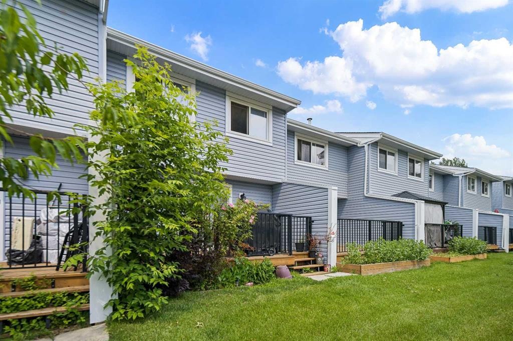 3-195 Manora Place Ne, Calgary, AB - Outdoor