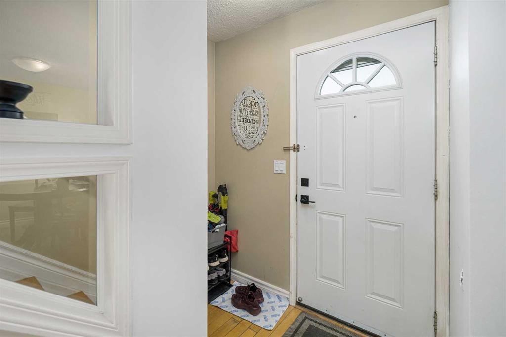 3-195 Manora Place Ne, Calgary, AB - Indoor Photo Showing Other Room