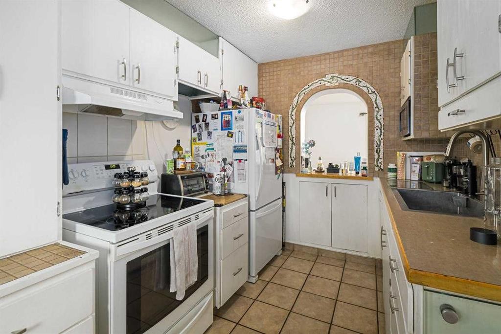 3-195 Manora Place Ne, Calgary, AB - Indoor Photo Showing Other Room