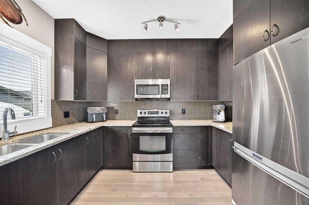 41 Skyview Ranch Manor Ne, Calgary, AB - Indoor Photo Showing Kitchen With Double Sink With Upgraded Kitchen