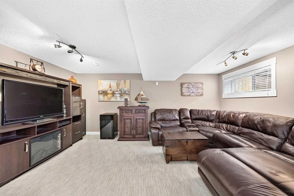 41 Skyview Ranch Manor Ne, Calgary, AB - Indoor Photo Showing Living Room