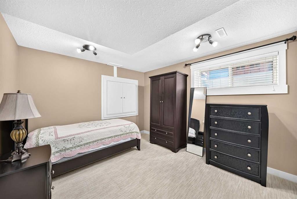 41 Skyview Ranch Manor Ne, Calgary, AB - Indoor Photo Showing Bedroom