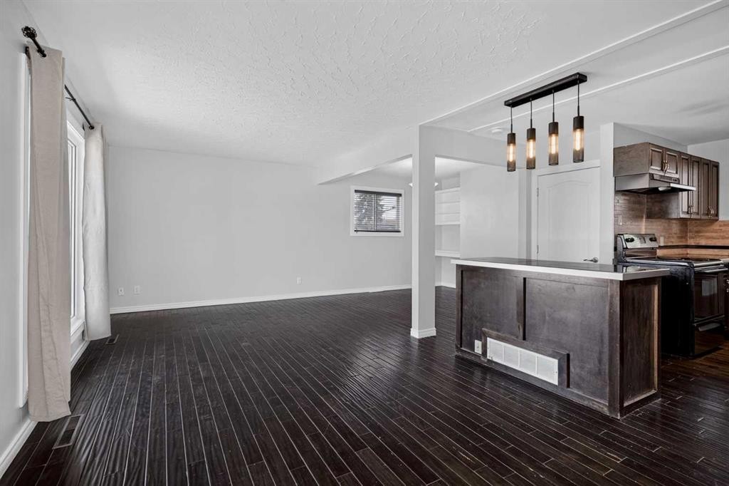 4703 Waverley Drive Sw, Calgary, AB
