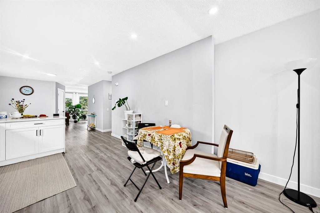 19 Berwick Crescent Nw, Calgary, AB - Indoor