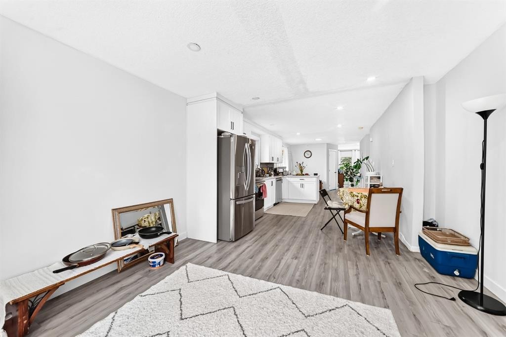 19 Berwick Crescent Nw, Calgary, AB - Indoor