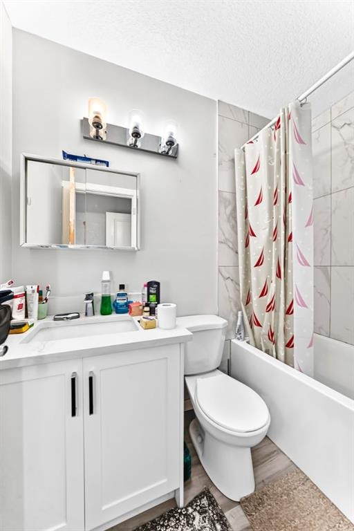 19 Berwick Crescent Nw, Calgary, AB - Indoor Photo Showing Bathroom