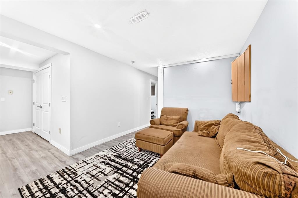 19 Berwick Crescent Nw, Calgary, AB - Indoor