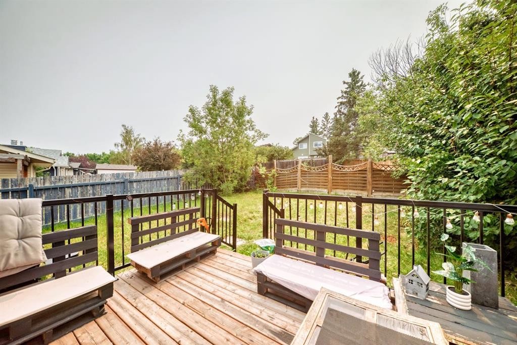 19 Berwick Crescent Nw, Calgary, AB - Outdoor With Deck Patio Veranda With Exterior