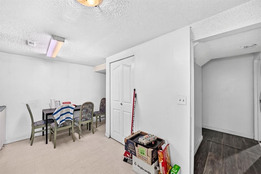4940 Rundlewood Road Ne, Calgary, AB - Indoor Photo Showing Other Room