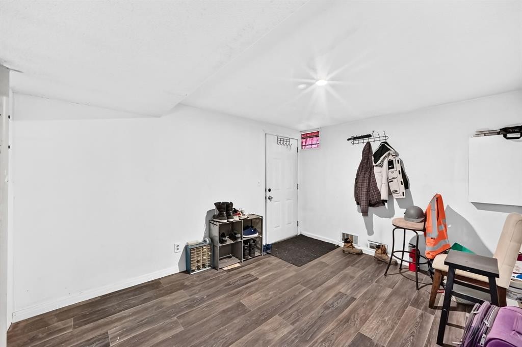 4940 Rundlewood Road Ne, Calgary, AB - Indoor Photo Showing Other Room