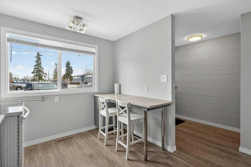 303-2211 19 Street Ne, Calgary, AB - Indoor Photo Showing Dining Room