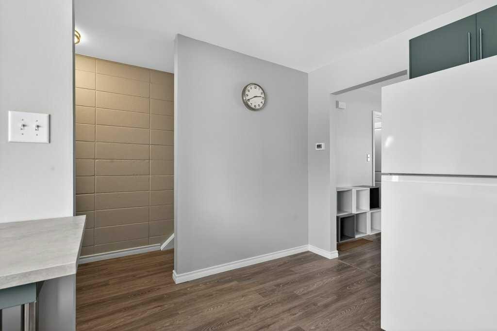303-2211 19 Street Ne, Calgary, AB - Indoor