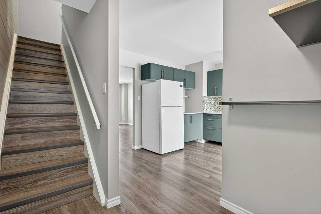 303-2211 19 Street Ne, Calgary, AB - Indoor