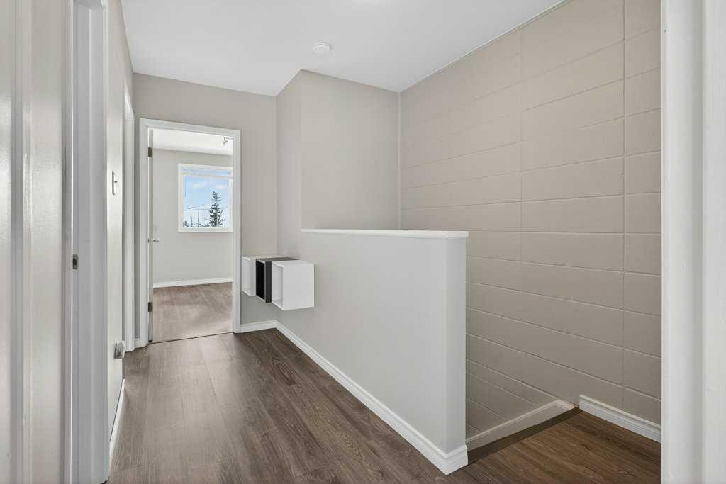 303-2211 19 Street Ne, Calgary, AB - Indoor Photo Showing Other Room