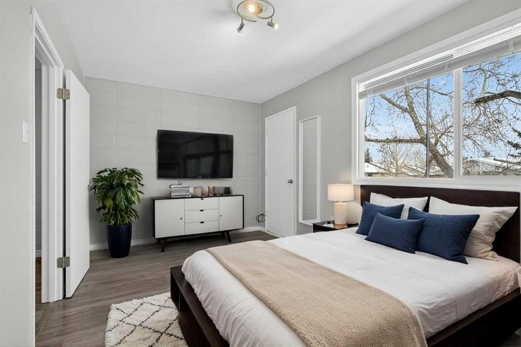 303-2211 19 Street Ne, Calgary, AB - Indoor Photo Showing Bedroom