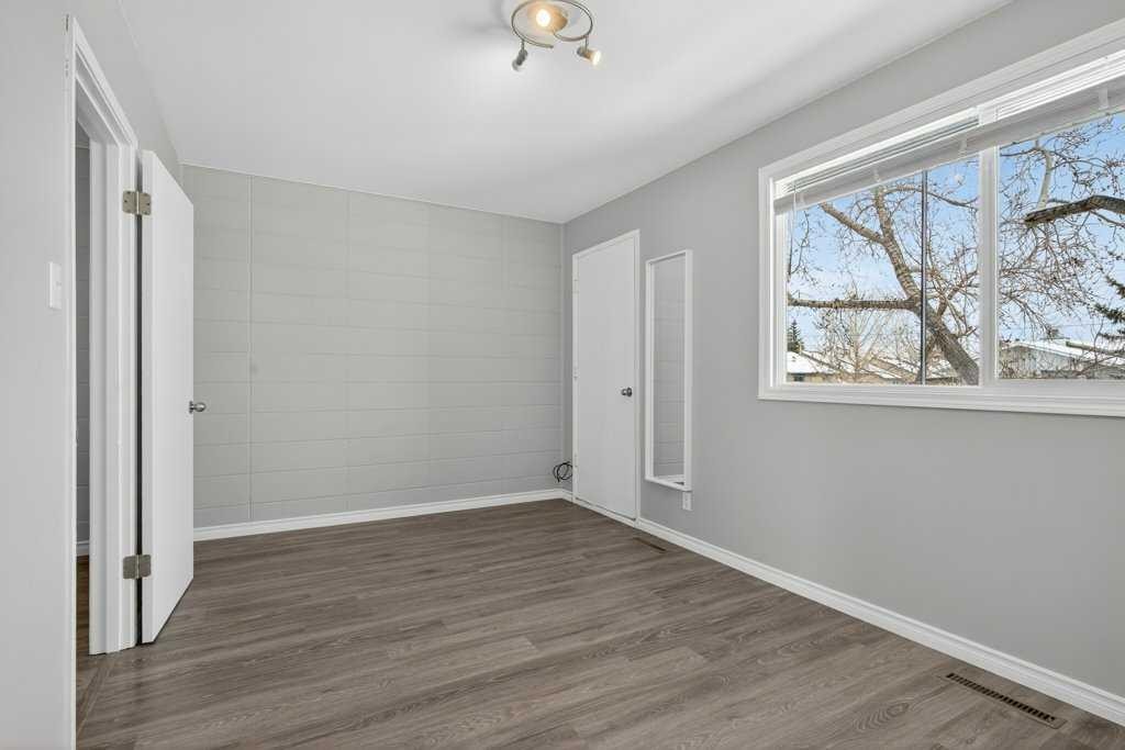 303-2211 19 Street Ne, Calgary, AB - Indoor Photo Showing Other Room