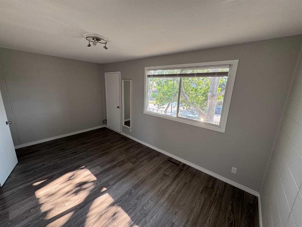 303-2211 19 Street Ne, Calgary, AB - Indoor Photo Showing Other Room